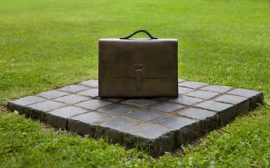 The briefcase of Raoul Wallenberg in bronze